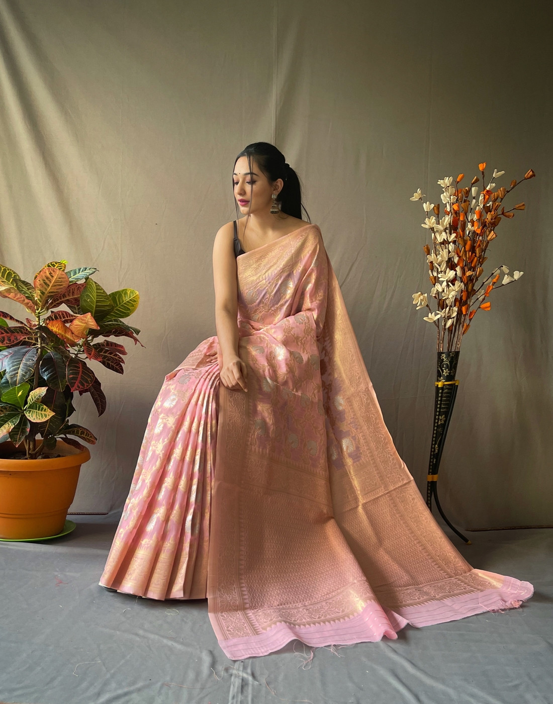 Linen Silk Saree with Zari Jaal Weaving And  Rich Pallu- Pink