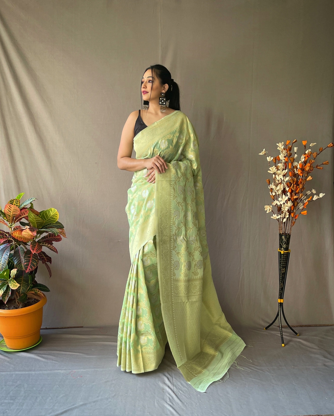 Linen Silk Saree with Zari Jaal Weaving And  Rich Pallu- Baby Green