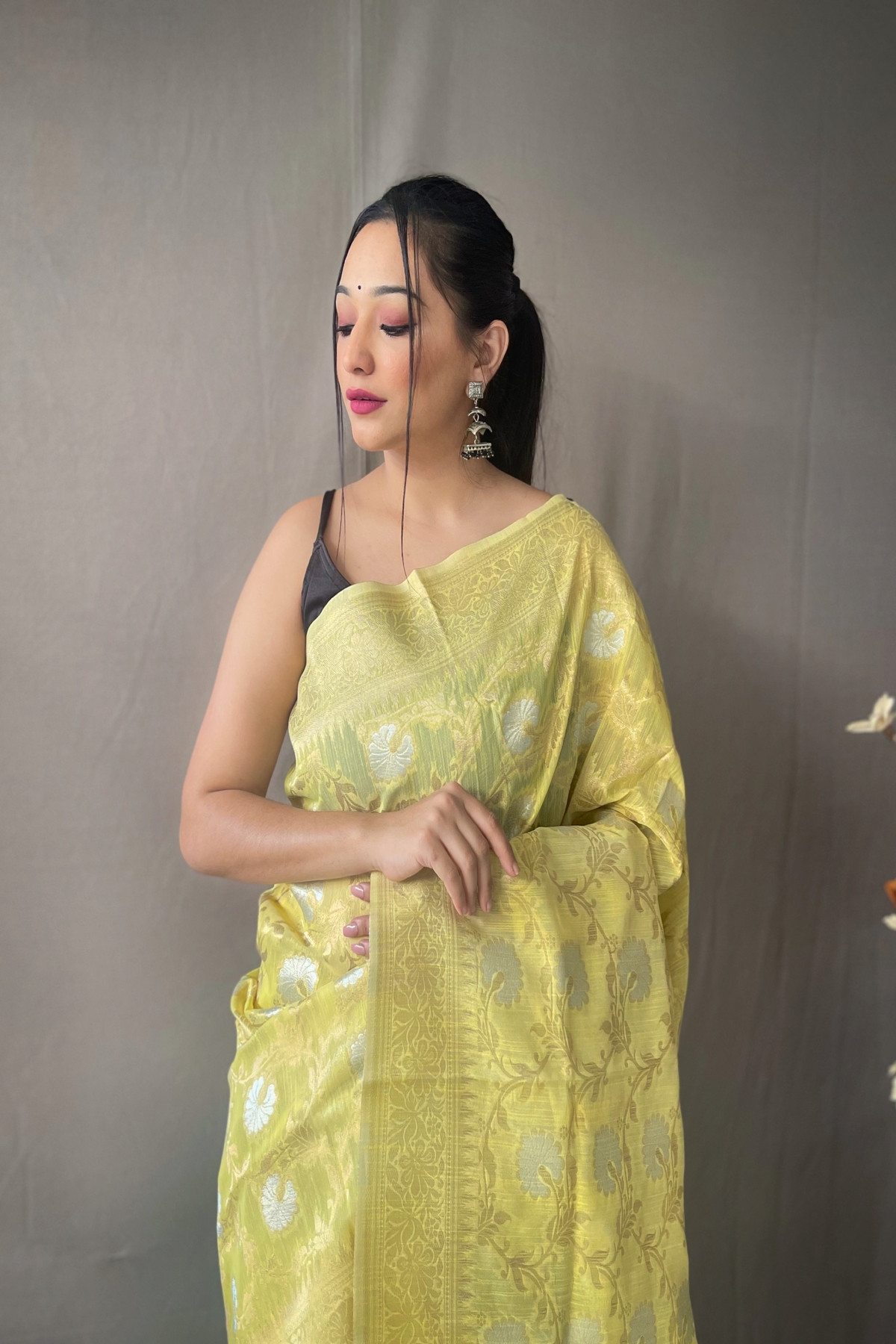Linen Silk Saree with Zari Jaal Weaving And  Rich Pallu- Golden