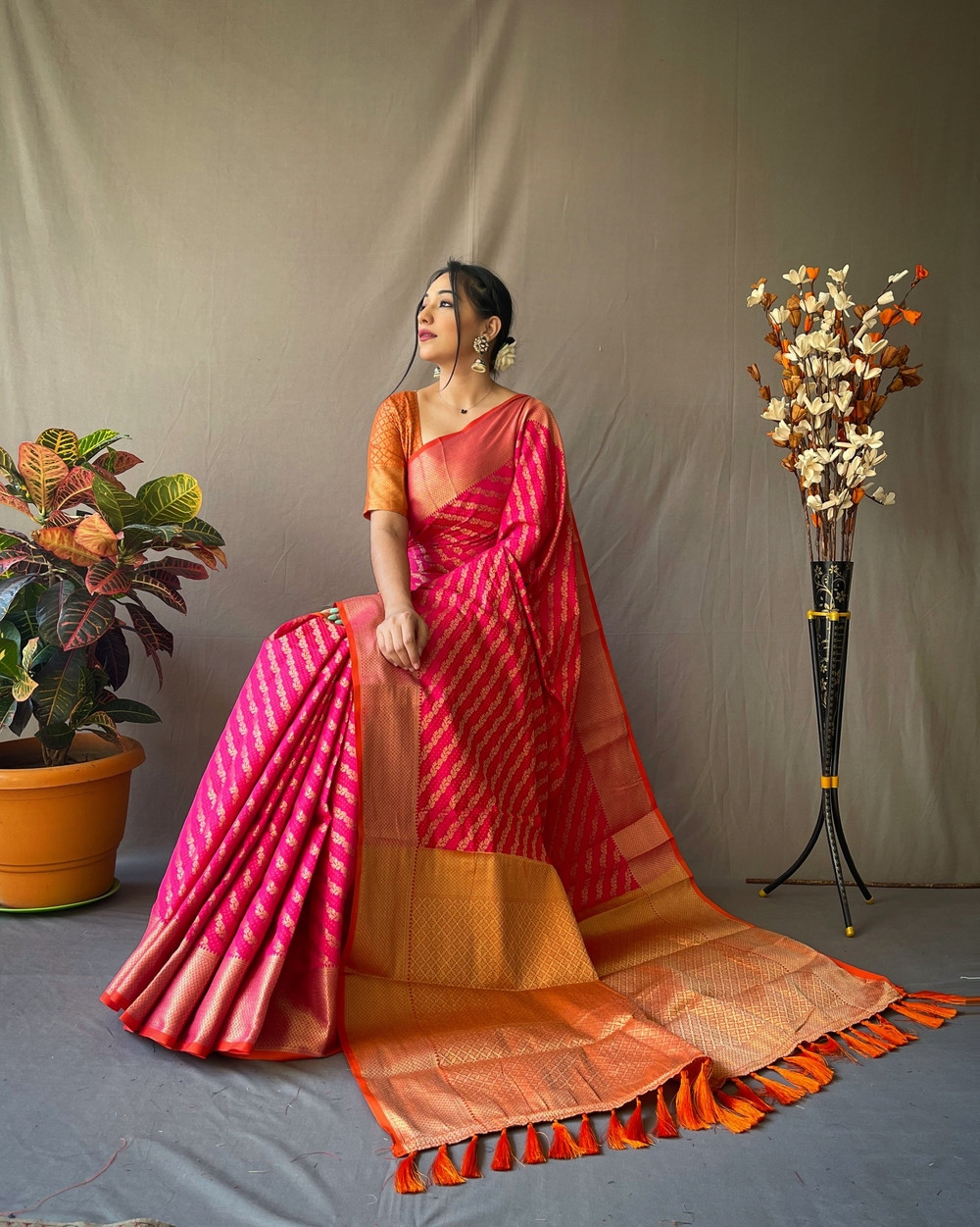 Patola Lehariya saree with gold Zari border and Rich Pallu - Pink
