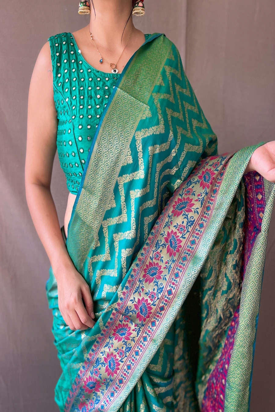 Gold zari Woven Banarasi silk saree with meenakari border - Rama green