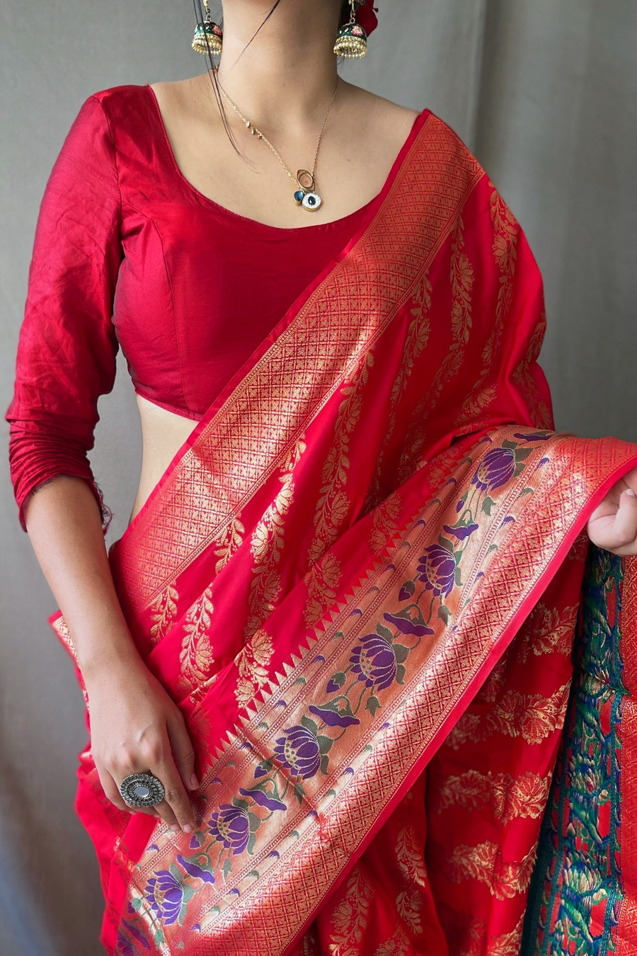 Gold zari Woven Banarasi silk saree with meenakari border - Red