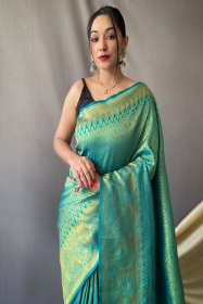 Pure kanjeevaram silk Saree with Gold zari woven Rich Pallu - Green