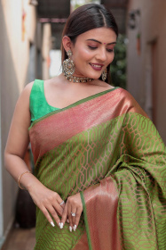Kanjeevaram Silk Saree with Copper zari Woven &rich pallu - Green