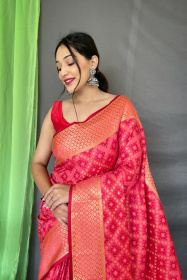 Patola Silk Saree With Gold Zari Woven Contrast Rich Pallu - Pink
