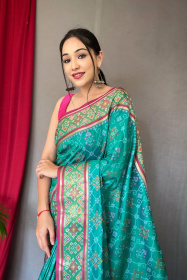 Patola Silk Saree With Gold Zari Woven & Contrast Rich Pallu - Blue