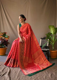 Gold zari Woven Banarasi silk saree with meenakari border-Carmine PinK